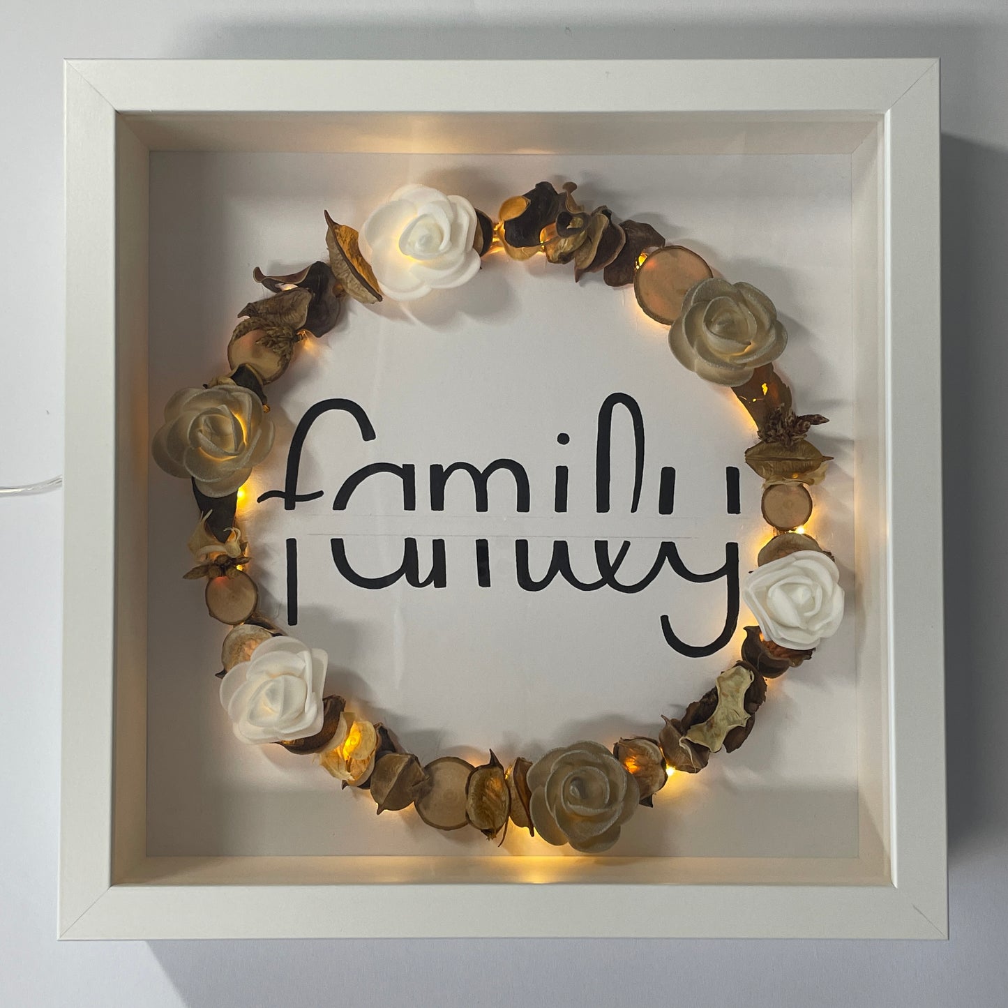 Handlettering "family" (Kranz Vanille)